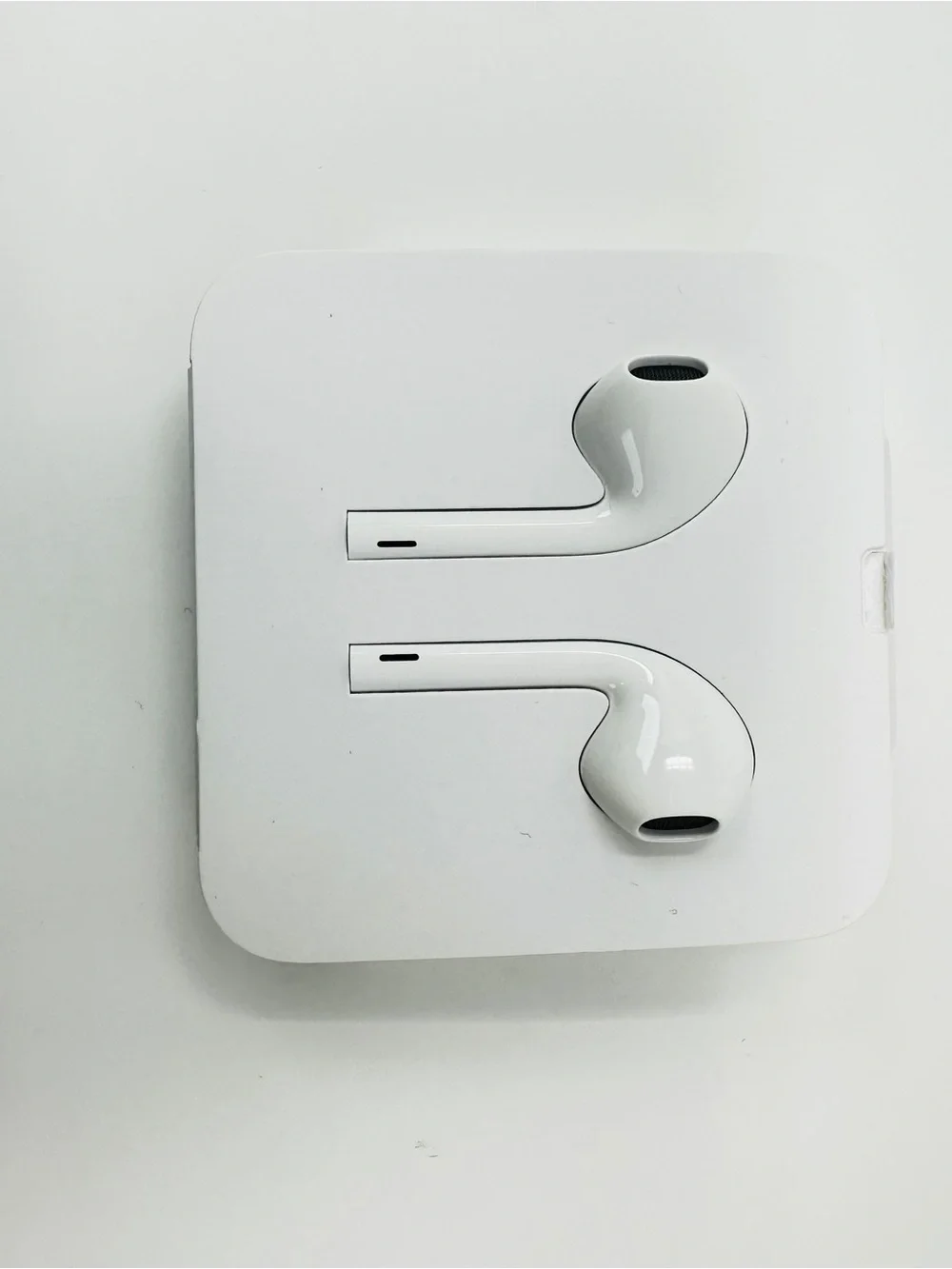 Apple AirPods 2nd Gen Wireless Charging Case (A1938) + Wired EarPods Bundle